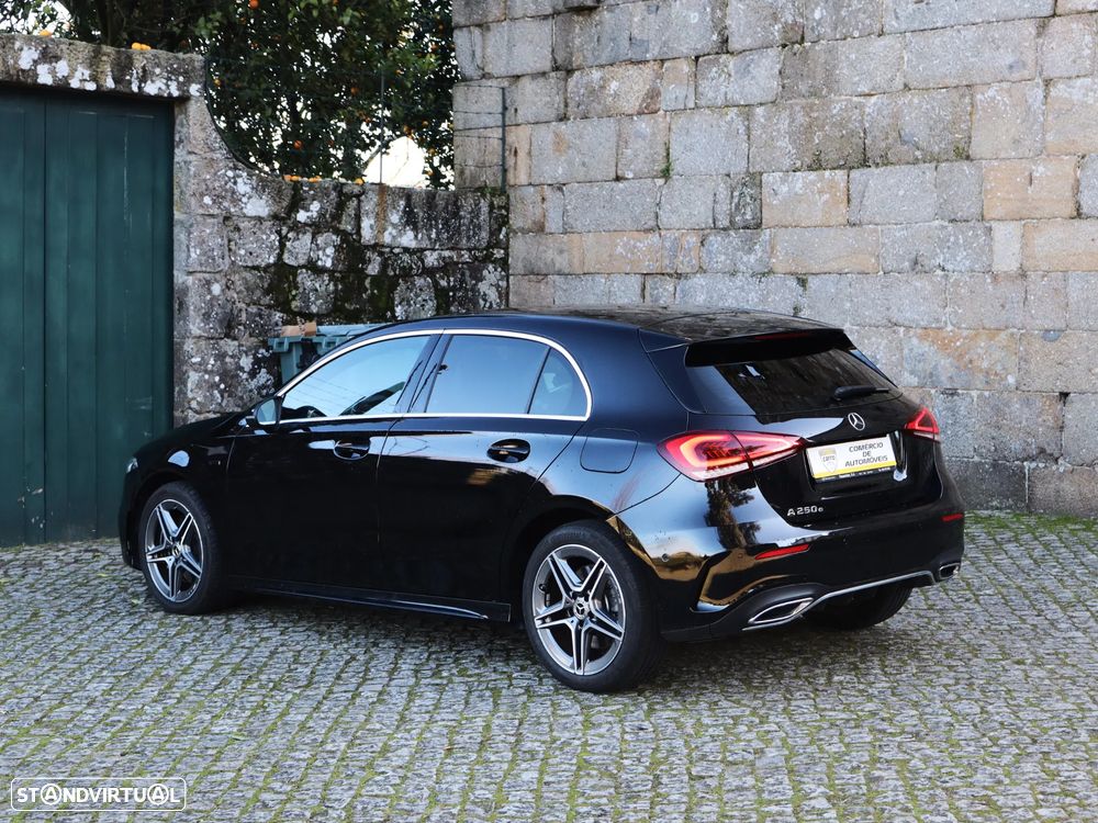 Mercedes-Benz A 250 e AMG Line - 2