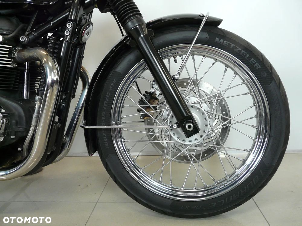 Triumph Bonneville - 22