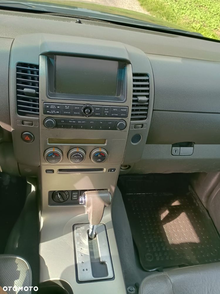Nissan Navara 2.5 D Platinum - 13