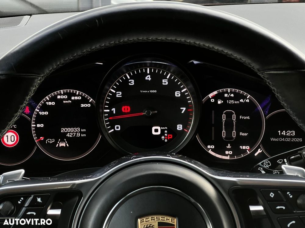 Porsche Cayenne - 25