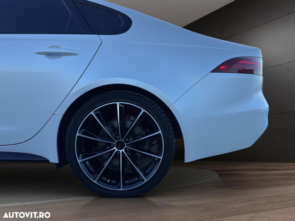 Jaguar XF - 22