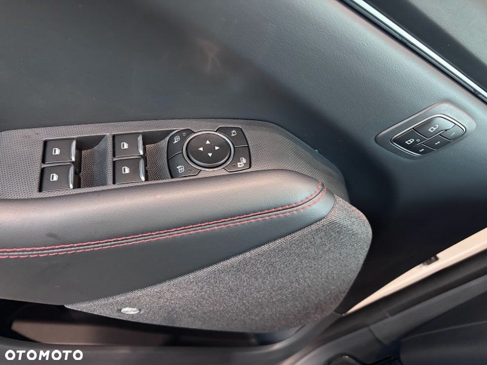 Ford Mustang Mach-E - 12