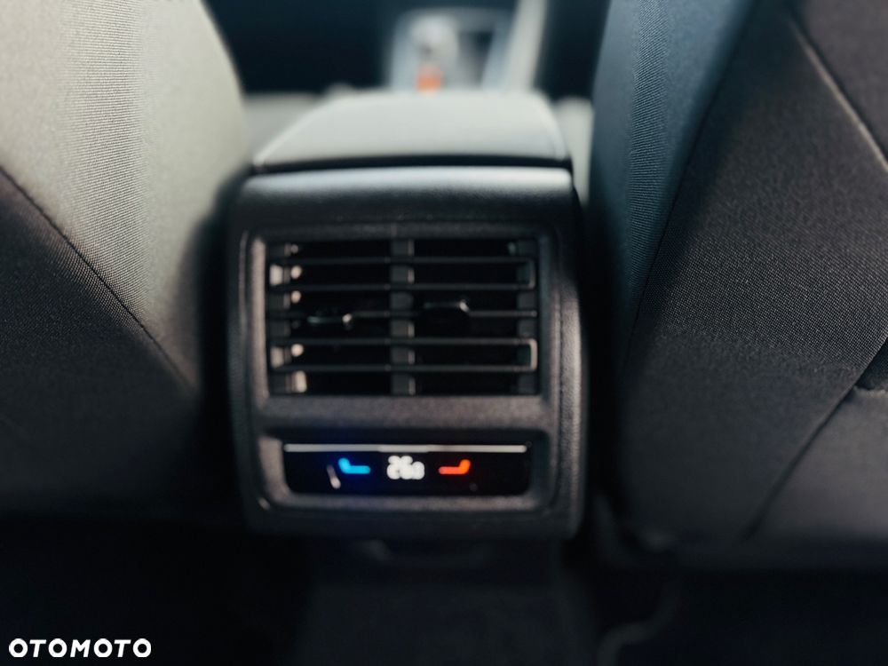 Volkswagen Golf 2.0 TDI SCR DSG IQ.DRIVE - 20