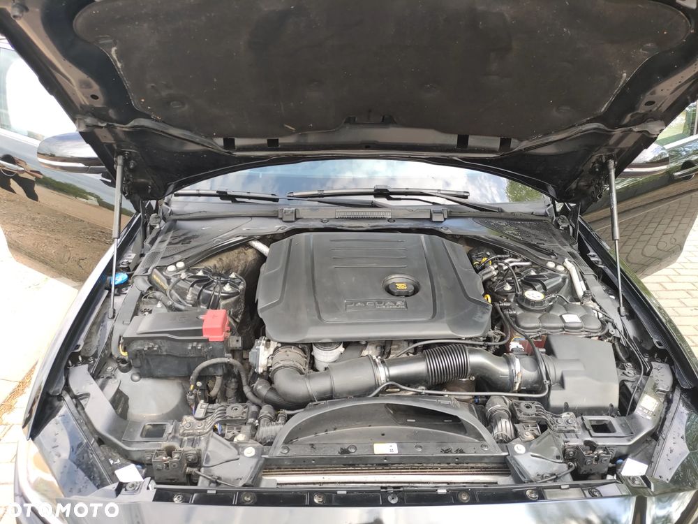 Jaguar XE 2.0 D Prestige - 12