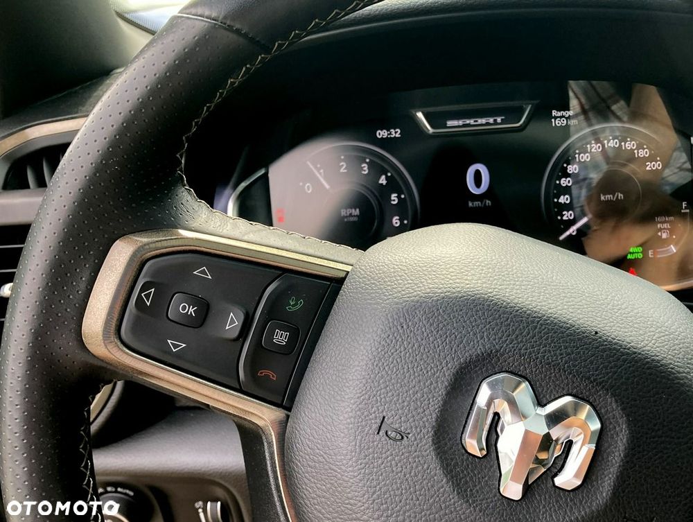 RAM 1500 Crew Cab Sport - 18