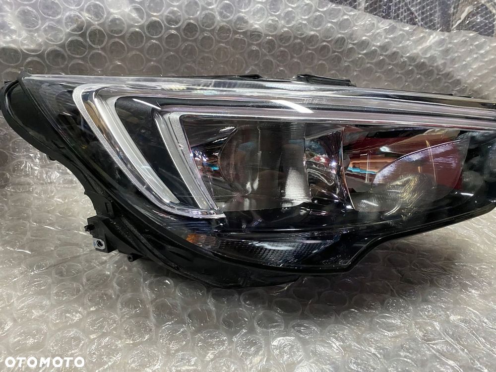 LAMPA PRAWA OPEL CROSSLAND X H7 LED 13467968 - 3