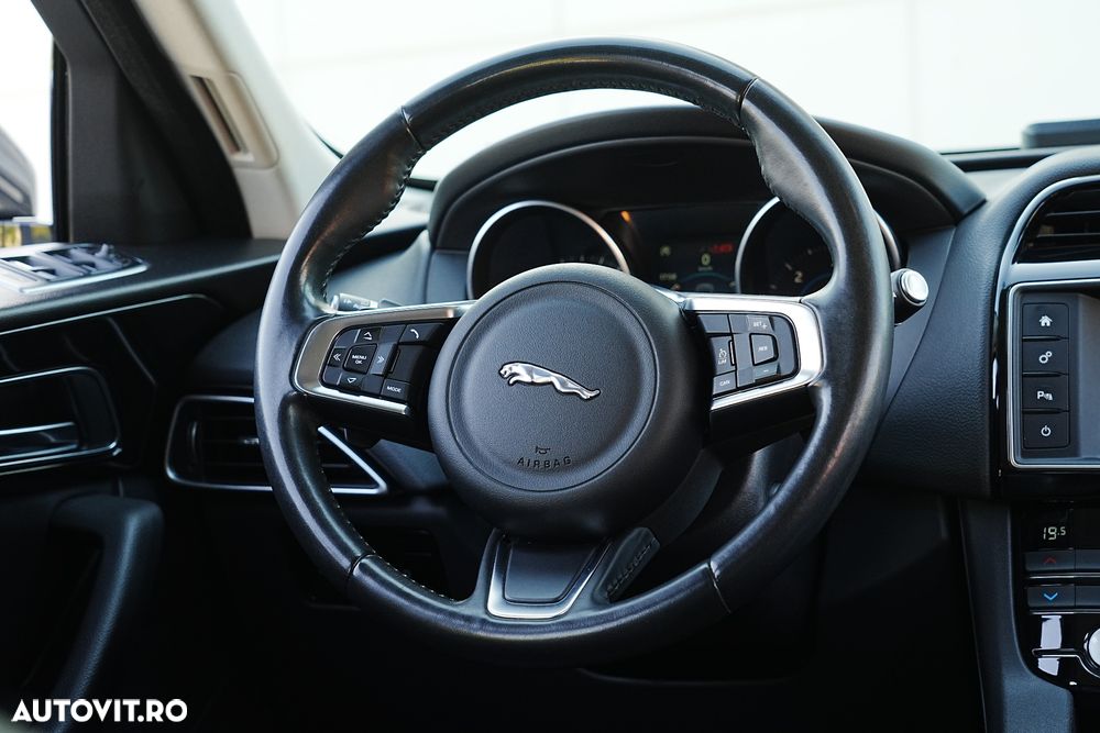 Jaguar F-Pace 20d AWD Aut. Prestige - 21