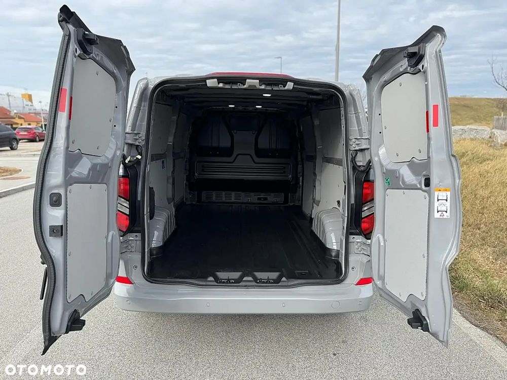 Ford Transit Custom Van - 7