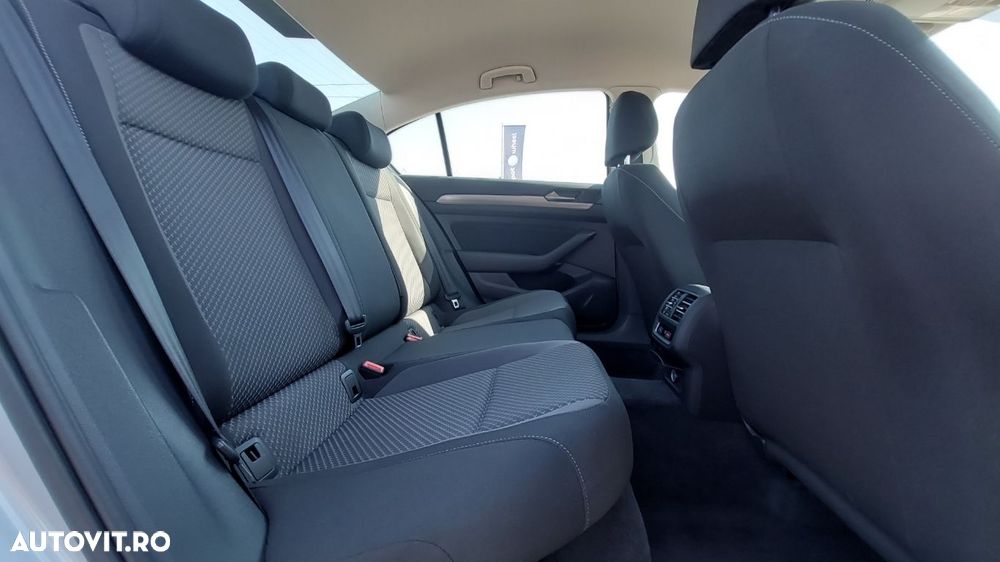 Volkswagen Passat - 16