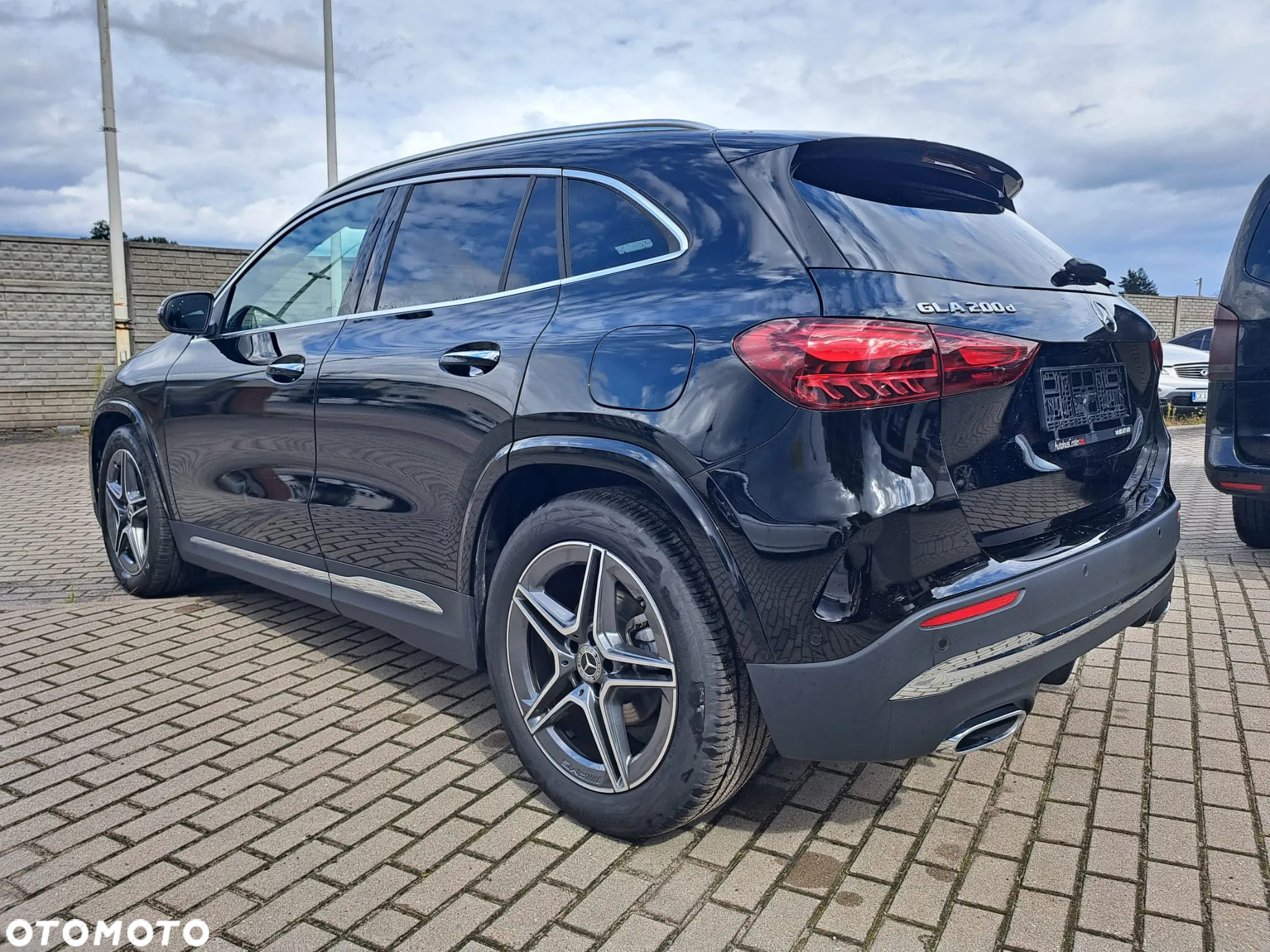 Mercedes-Benz GLA 200 d 8G-DCT AMG Line - 2