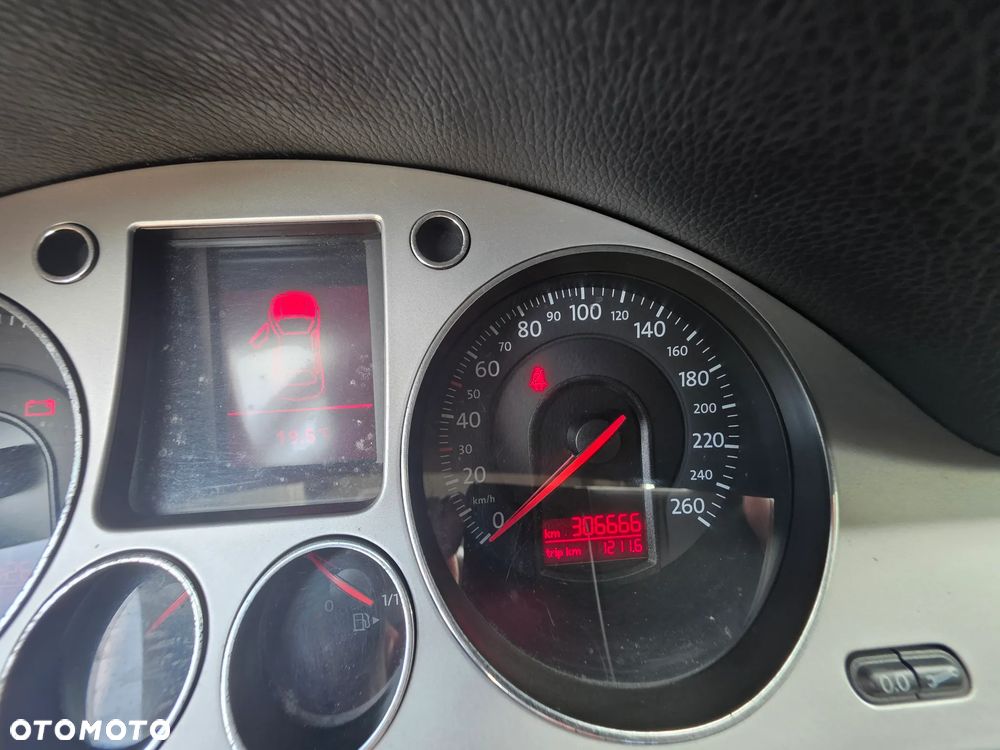 Volkswagen Passat 2.0 TDI DPF Sportline - 17