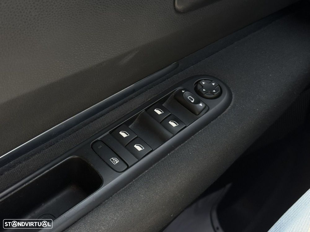 Peugeot 5008 1.2 PureTech Style — fotografia 11