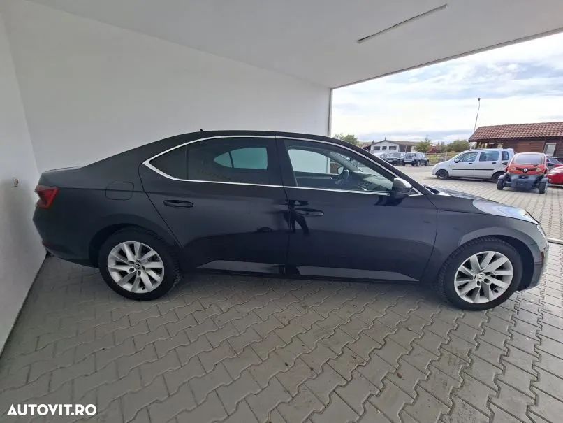 Skoda Superb 2.0 TDI DSG Ambition - 22