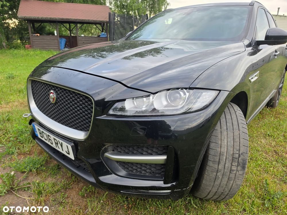 Jaguar F-Pace 20d R-Sport - 12