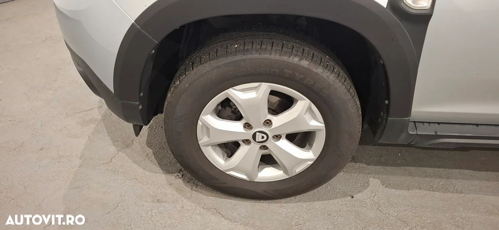 Dacia Duster TCe 100 Essential - 19