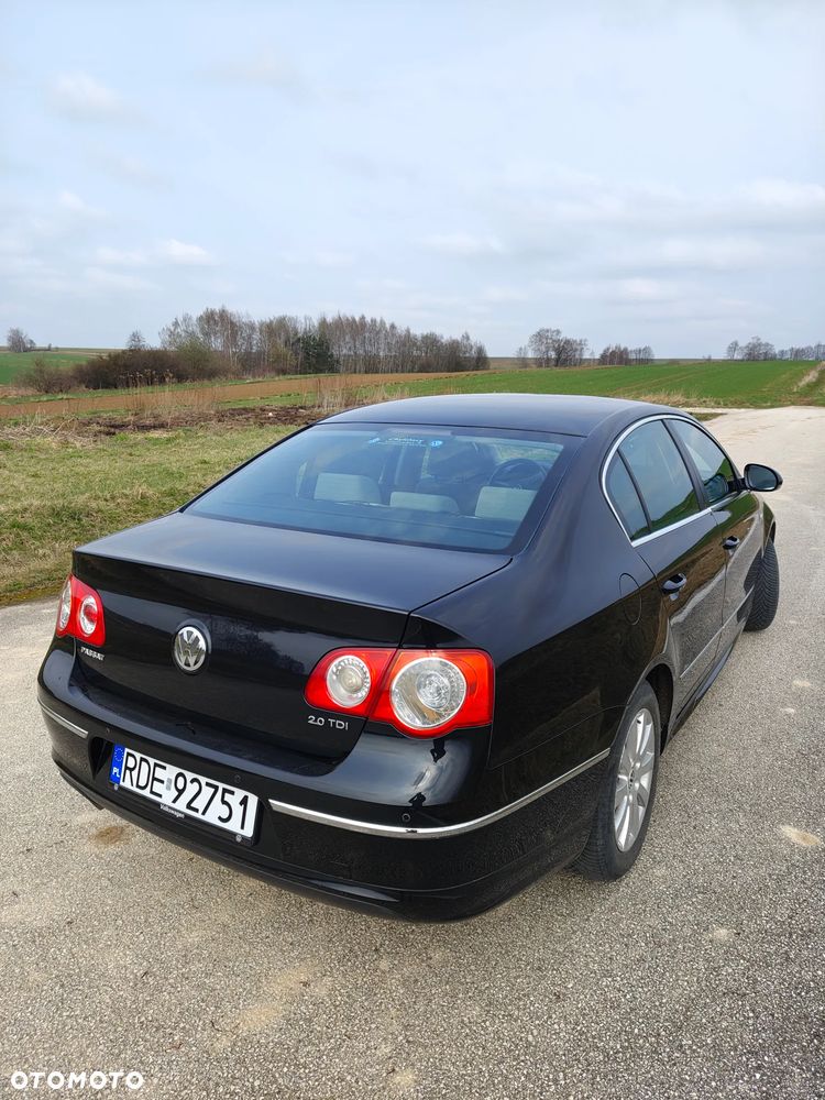 Volkswagen Passat 2.0 TDI Perfectline R-Style - 12