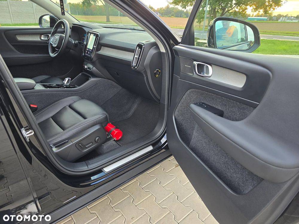 Volvo XC 40 B4 B DKG Plus Dark - 26