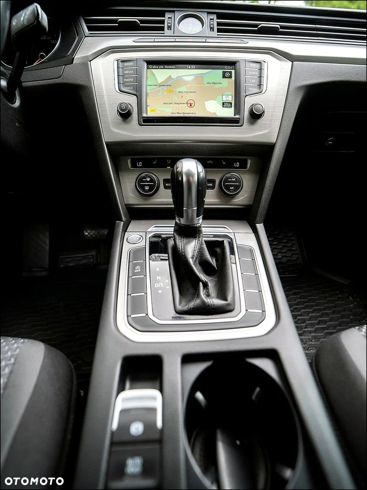 Volkswagen Passat - 26