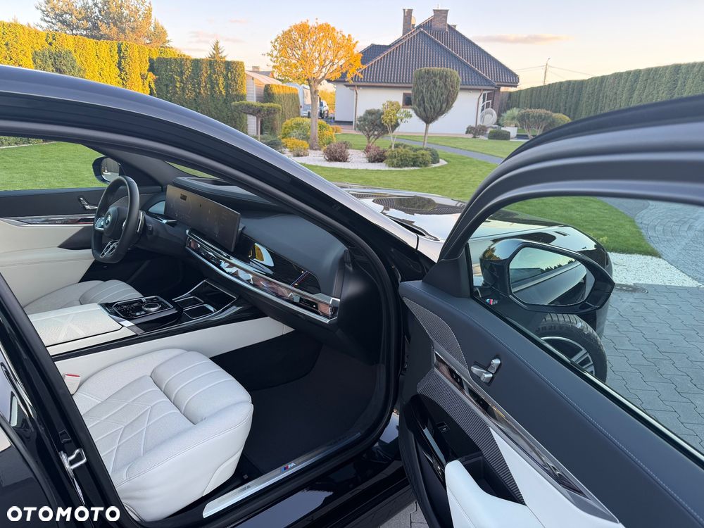 BMW Seria 7 740d xDrive mHEV sport - 32