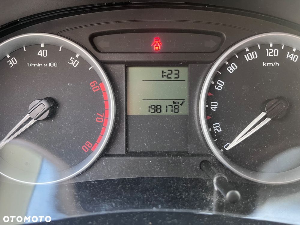 Skoda Fabia 1.2 HTP Active - 10