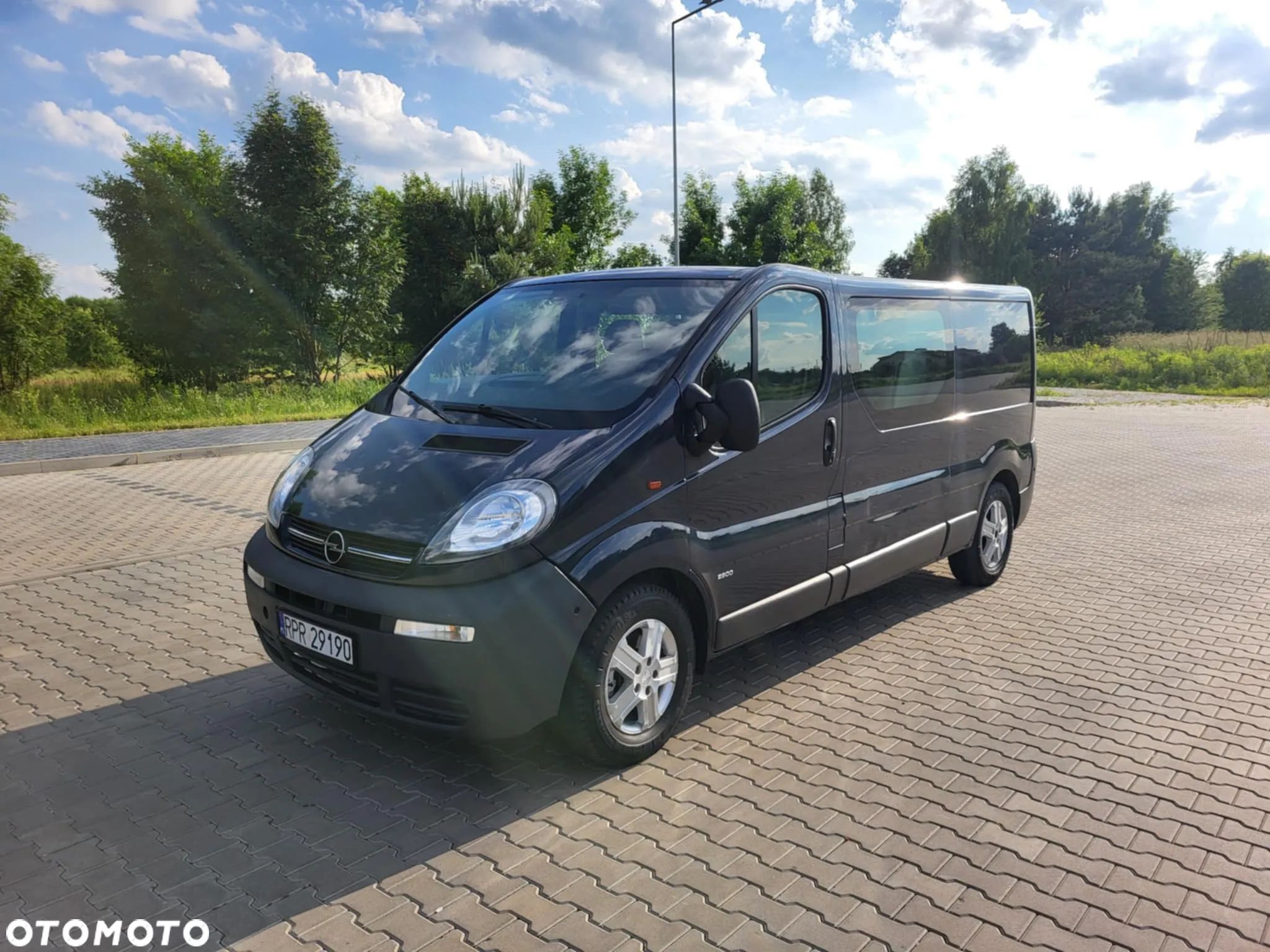Opel Vivaro - 1