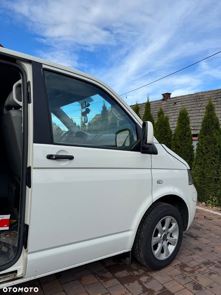 Volkswagen Caravelle - 8