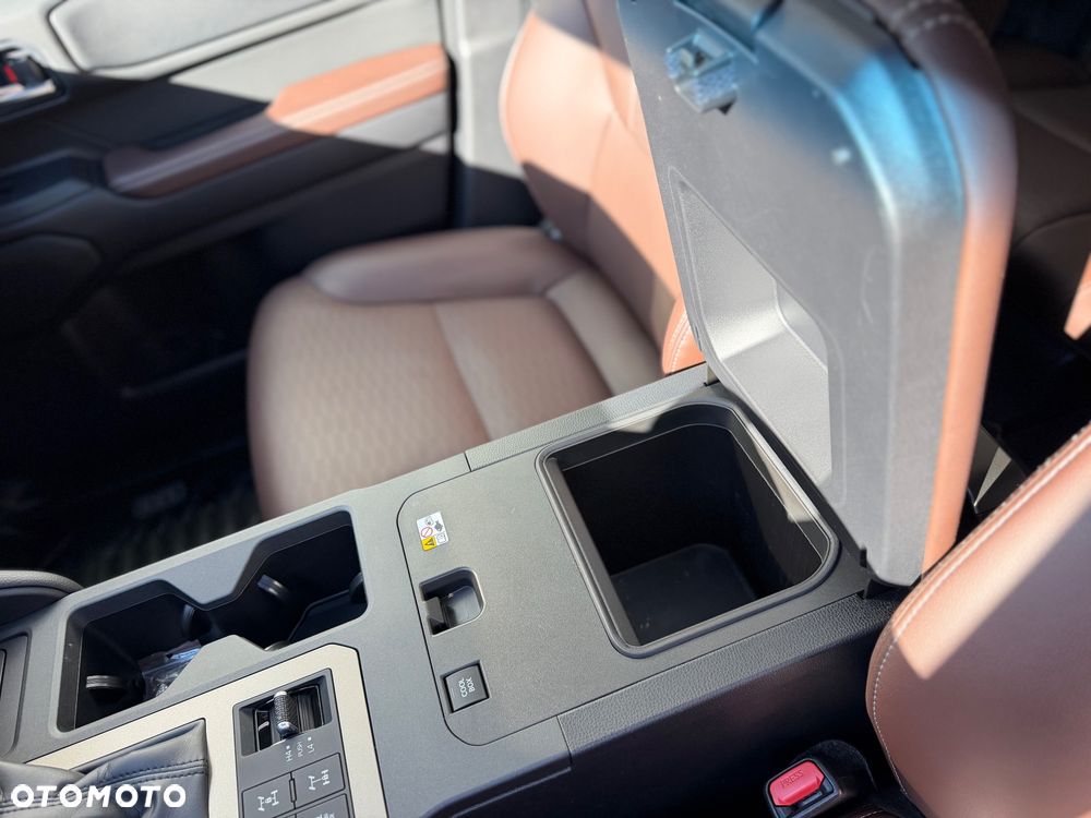Toyota Land Cruiser - 28