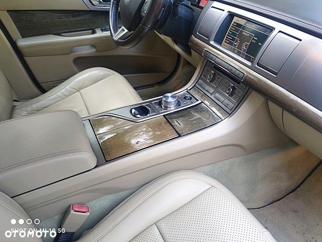 Jaguar XF 3.0 V6 D Luxury - 25
