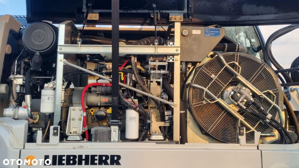 Liebherr A912/ 2017r/ Maszyna sprowadzona/ - 17