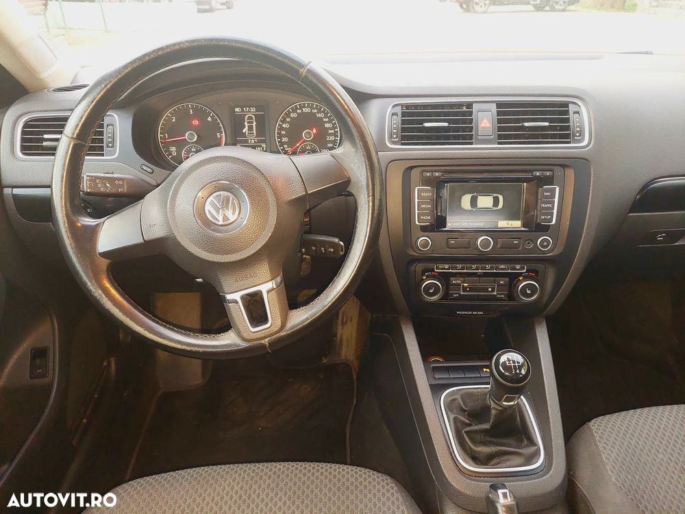 Volkswagen Jetta 1.6 TDI Highline - 5