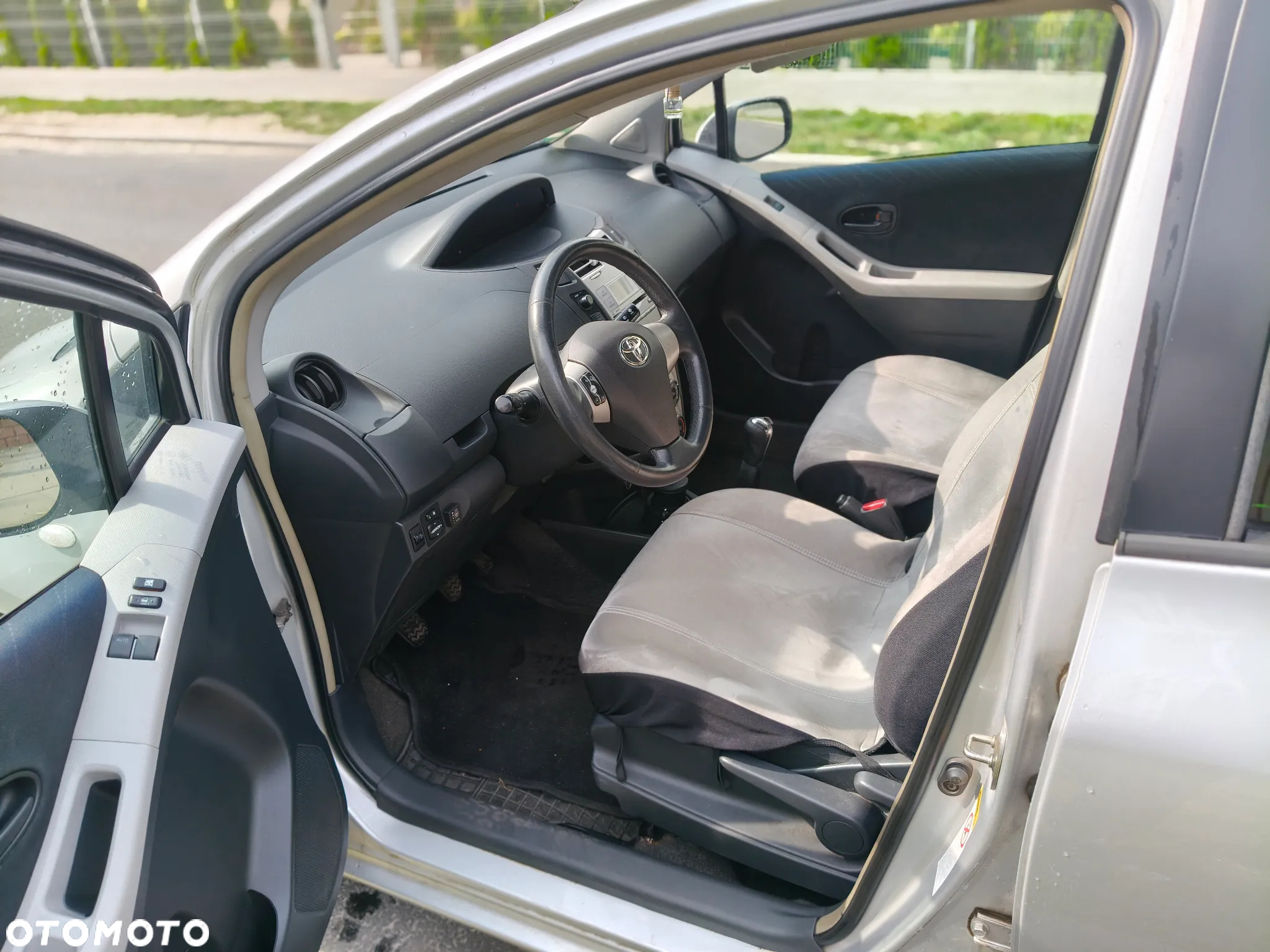Toyota Yaris 1.3 Terra - 9