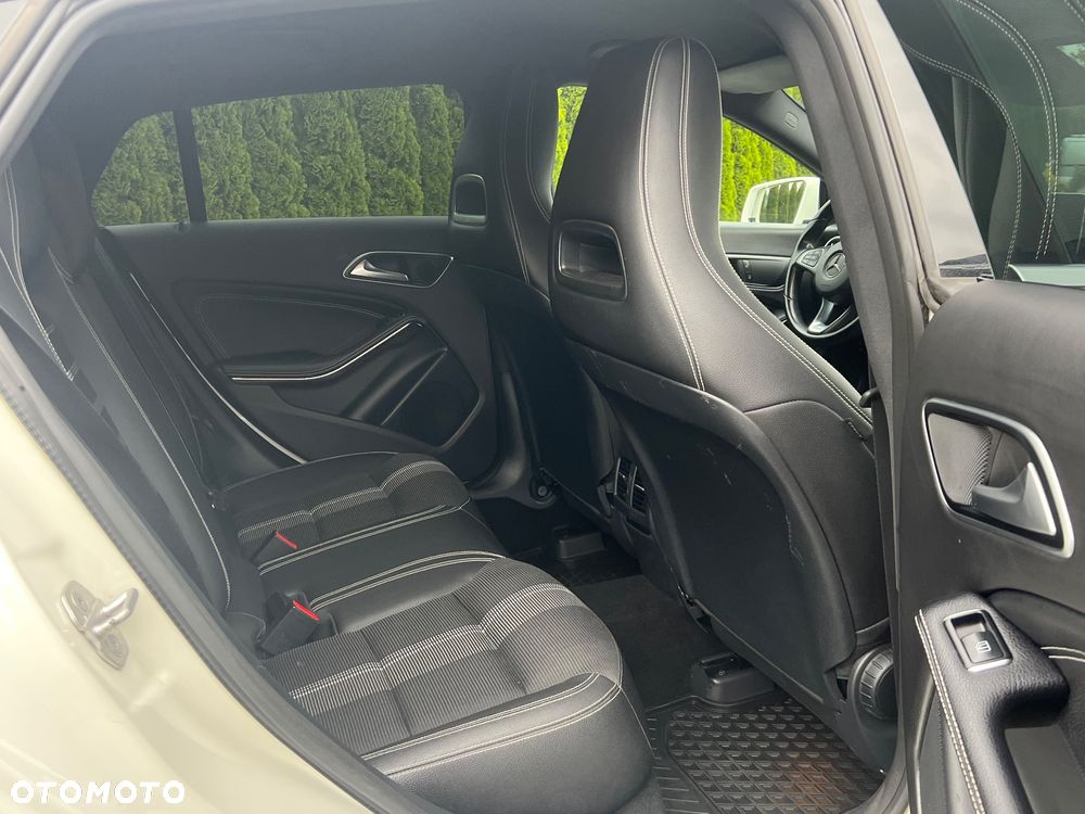 Mercedes-Benz CLA 200 7G-DCT UrbanStyle Edition - 26
