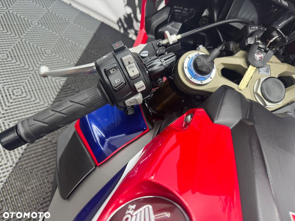 Honda CBR - 27