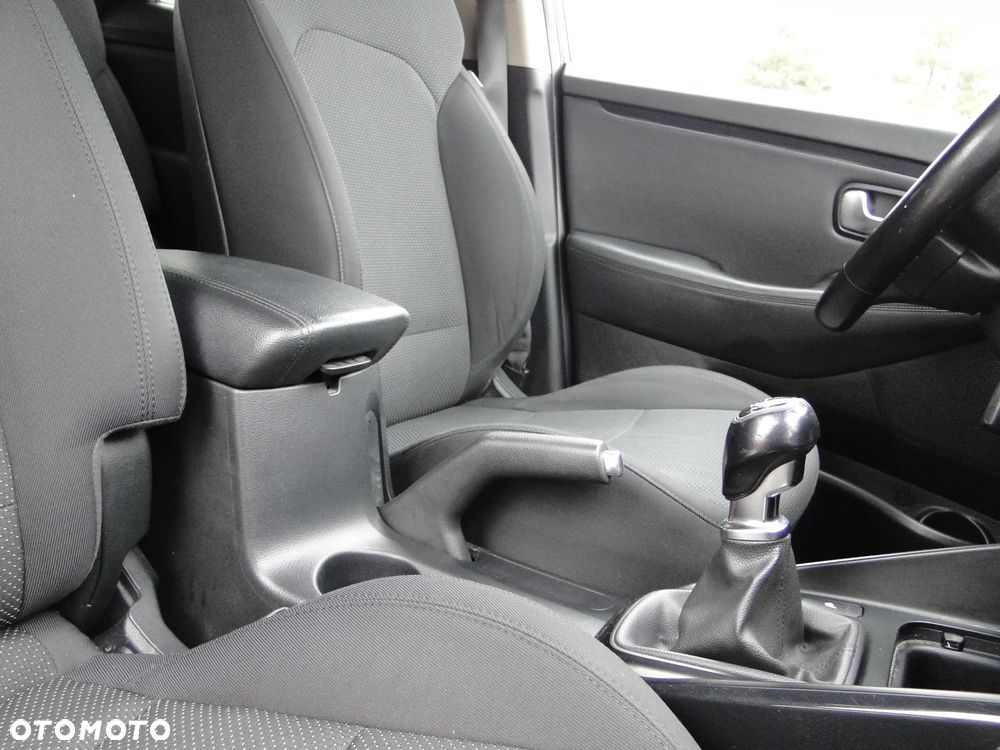 Kia Carens - 28