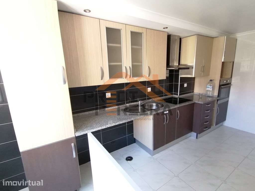 Situado em Odivelas, T3 remodelado para arrendamento. - Grande imagem: 3/19