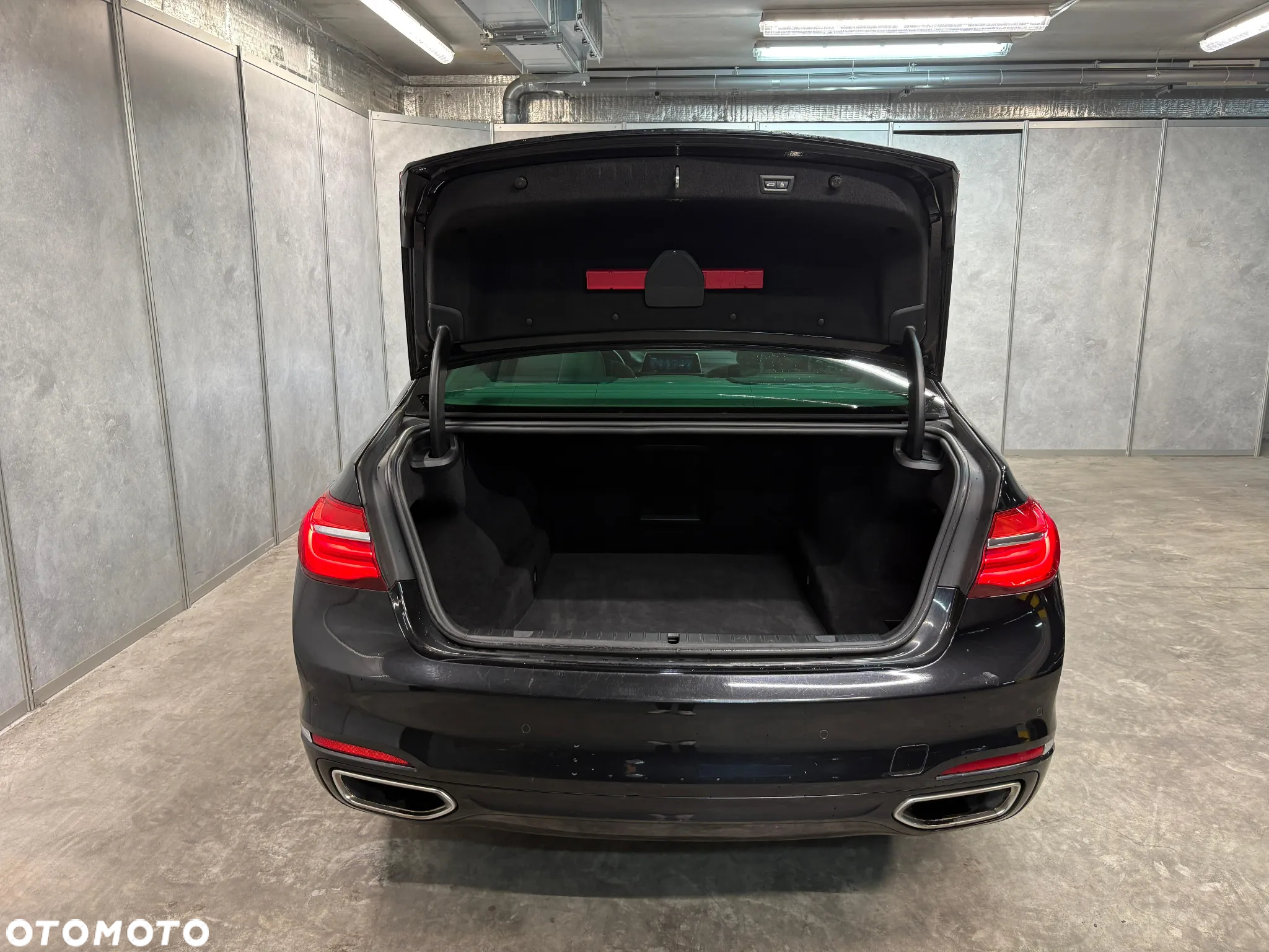 BMW Seria 7 750Li xDrive - 9