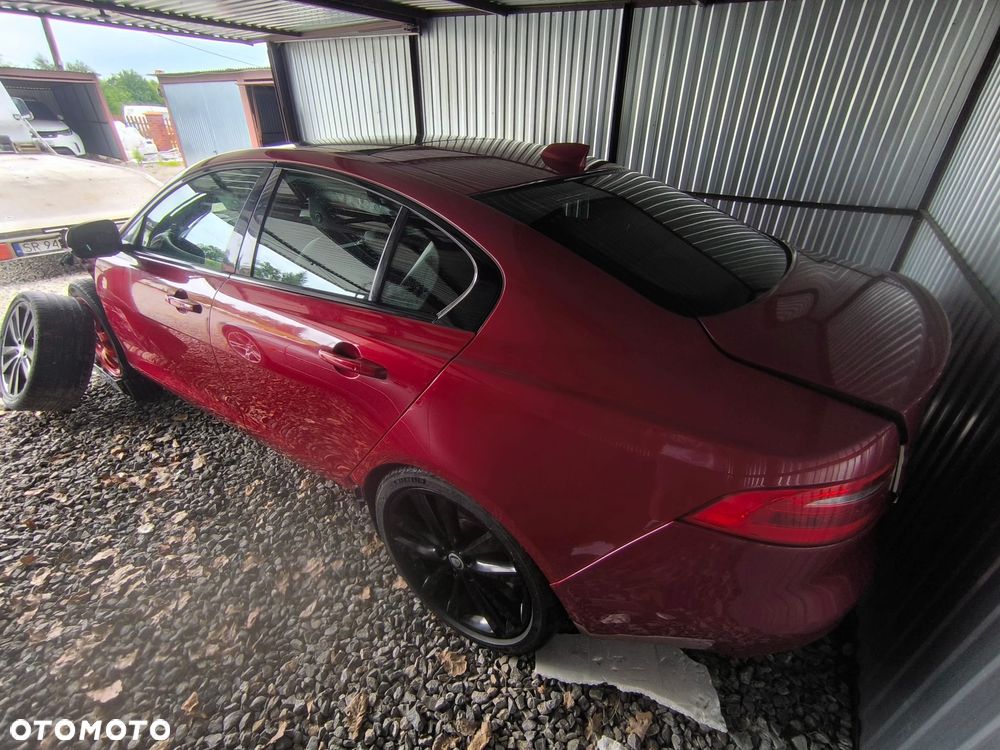 Jaguar XE - 2