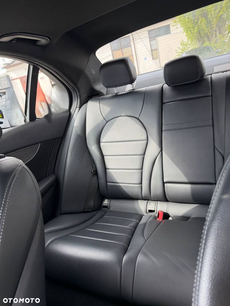 Mercedes-Benz Klasa C 300 4Matic 9G-TRONIC AMG Line - 35