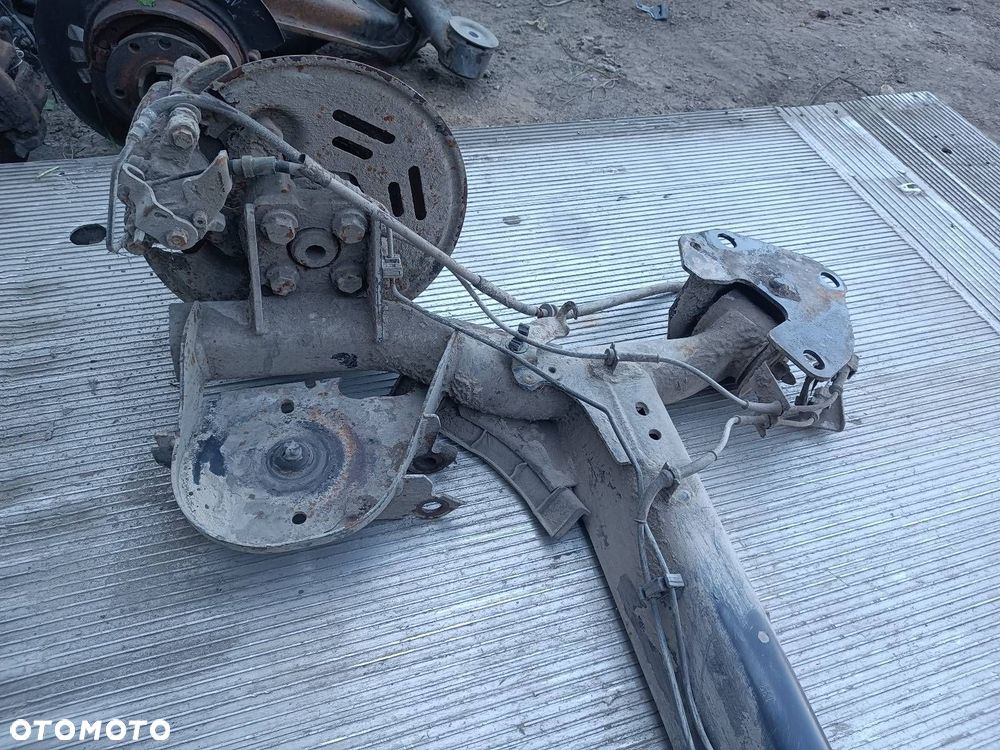 BELKA OŚ ZAWIESZENIA TYŁ TARCZE Z ABS RENAULT KANGOO II - 5