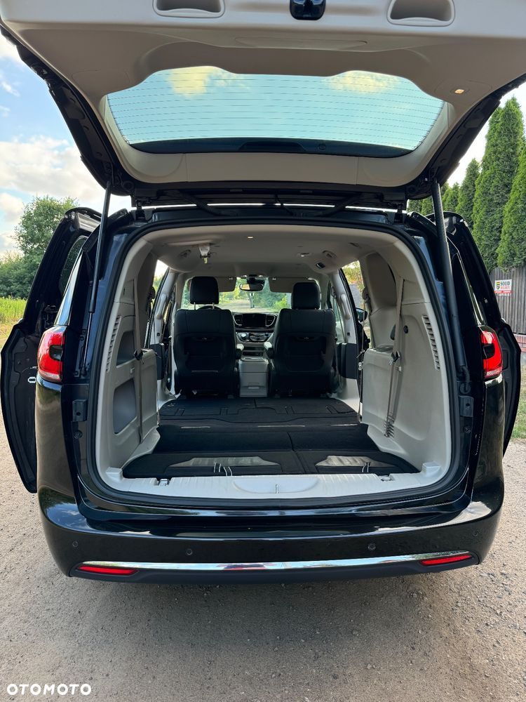 Chrysler Pacifica - 22
