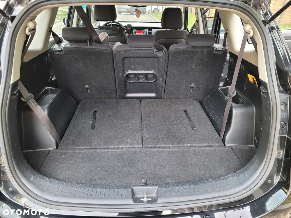 Kia Carens 1.7 CRDi M 7os - 10