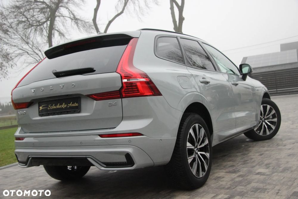 Volvo XC 60 B4 D Plus Dark - 17