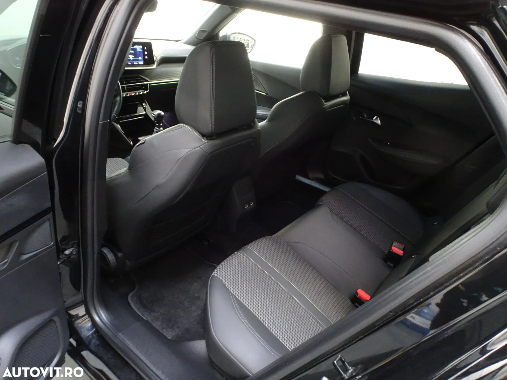 Peugeot 2008 1.2 PureTech Turbo S&S GT-Line - 15