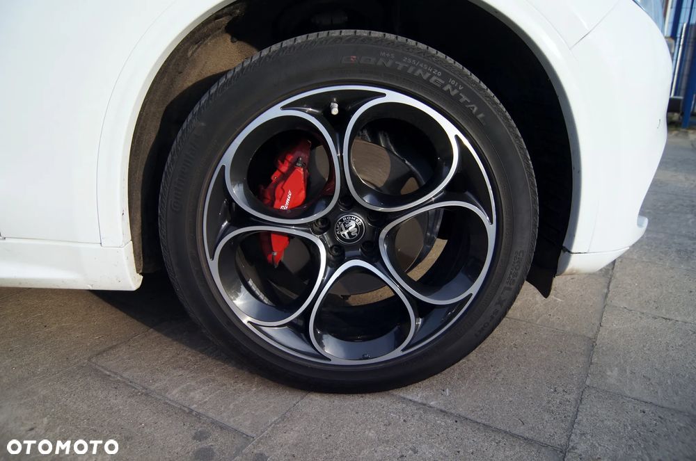Alfa Romeo Stelvio 2.0 Turbo 16V AT8-Q4 Ti - 38