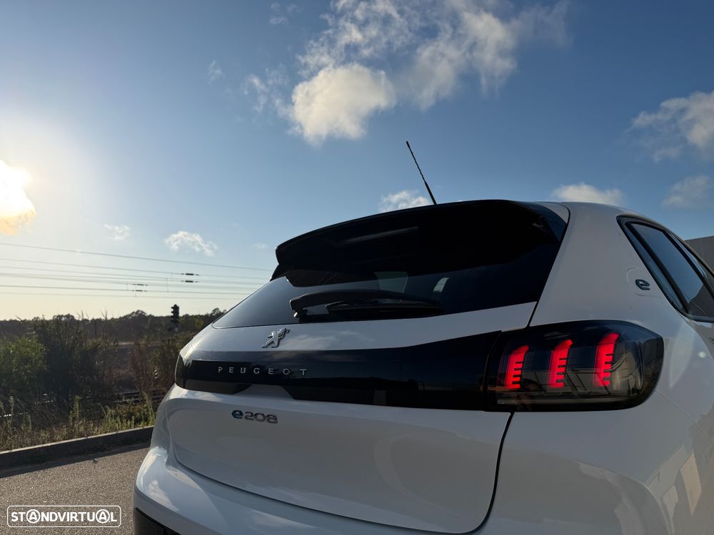 Peugeot e-208 Allure Pack - 15