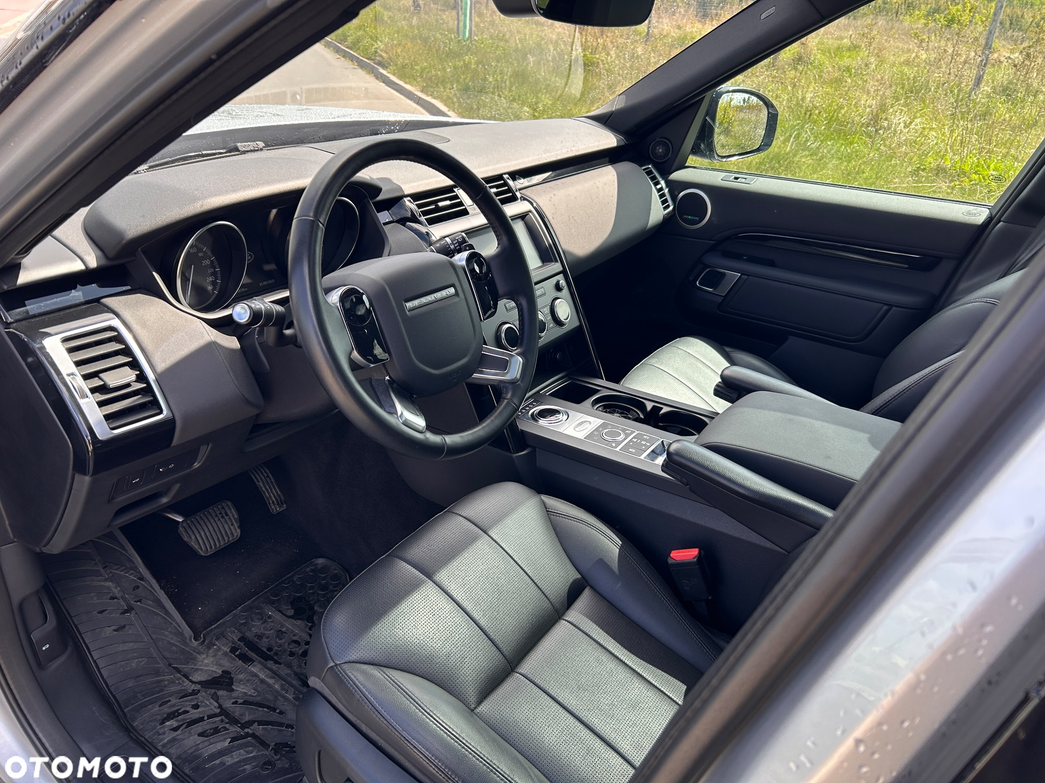 Land Rover Discovery V 3.0 Si6 SE - 34