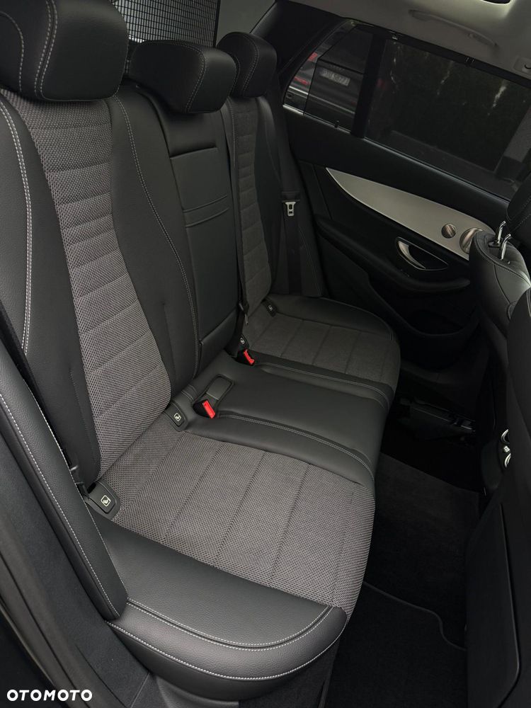 Mercedes-Benz Klasa E 200 4Matic 9G-TRONIC AMG Line - 34