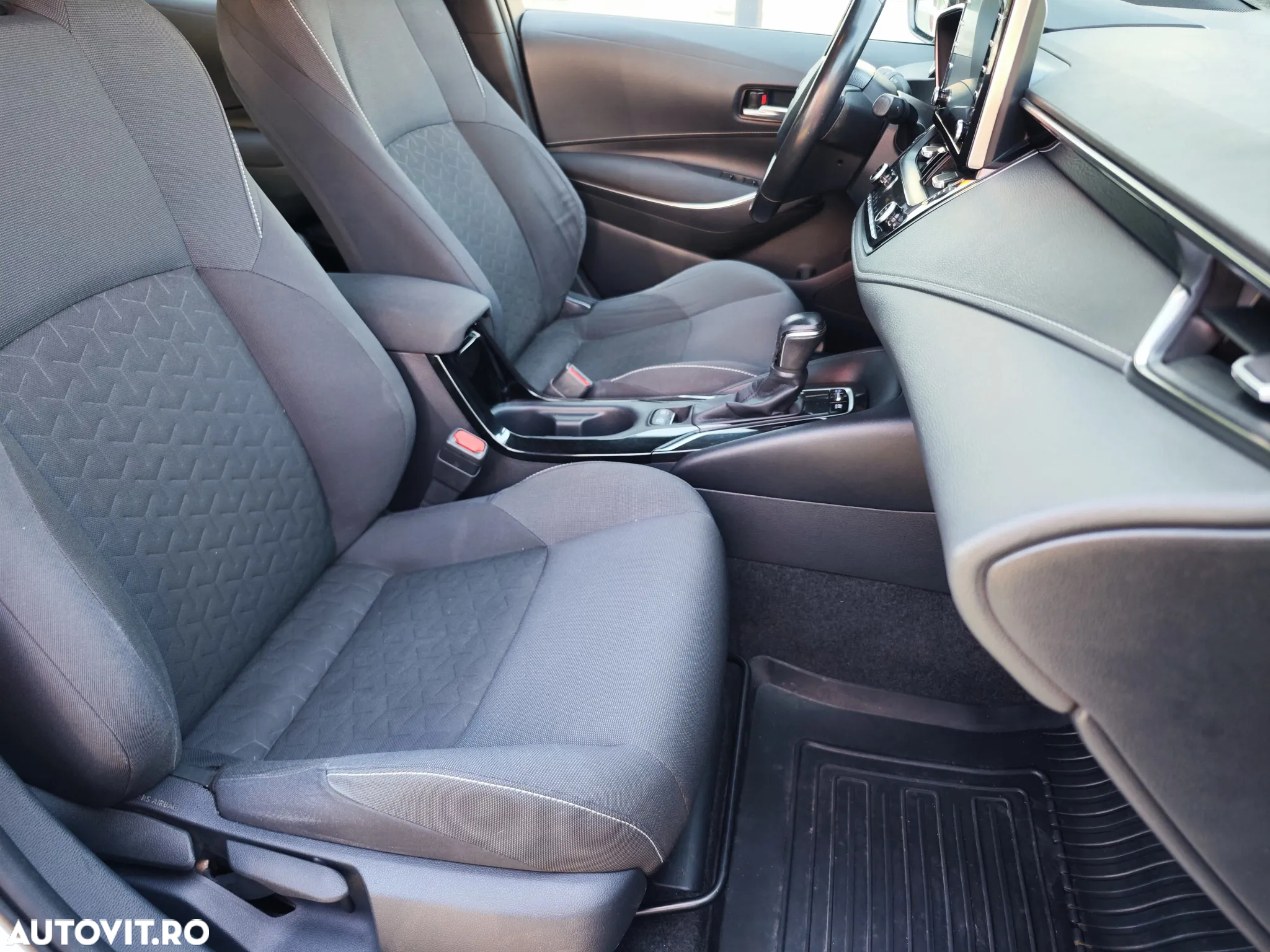 Toyota Corolla 1.8 HSD Dynamic - 18