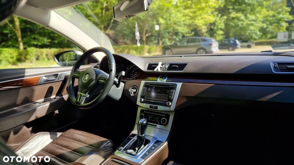 Volkswagen Passat - 9