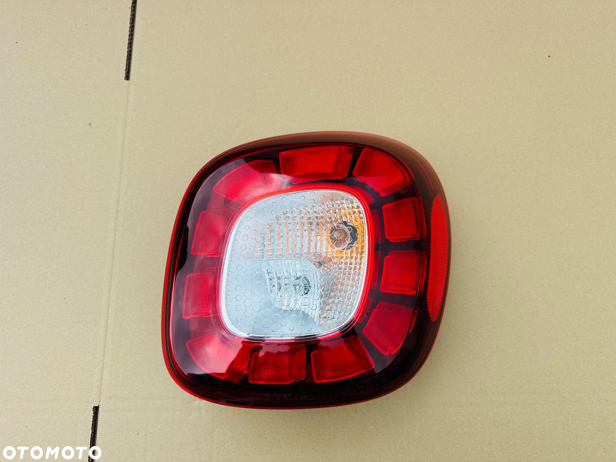 LAMPA TYLNA TYŁ PRAWA SMART FORFOUR IDEALNA EU - 1